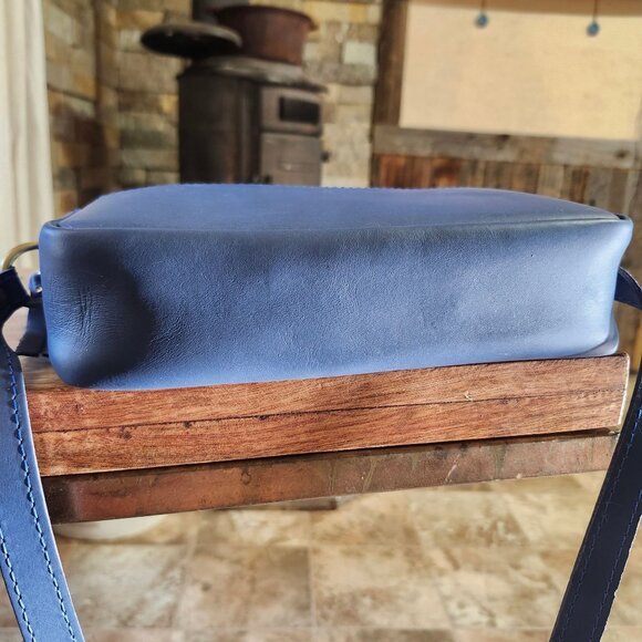 Portland Leather Large Camera Bag Purse Unicorn Smooth Indigo Blue Gray - Picture 9 of 11